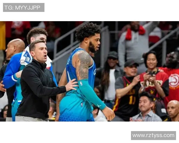 火箭队与黄蜂队激战正酣谁能在这场对决中笑到最后